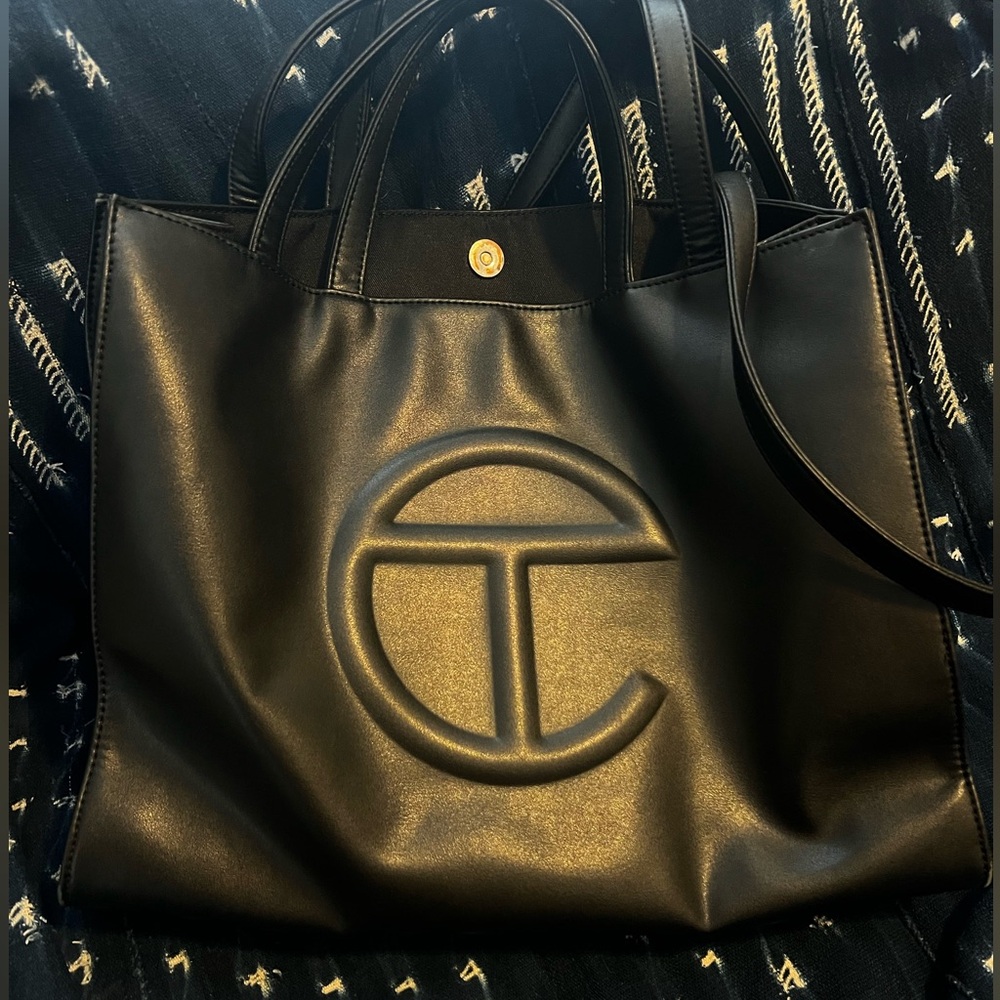 AUTHENTIC TELFAR medium shopper - black. Good condition